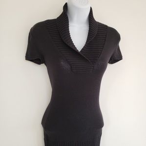 BCBGMAXAZRIA black v-neck short sleeve knit XS